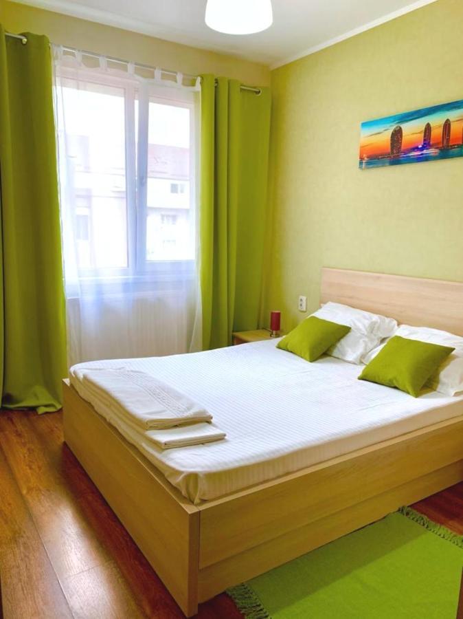 Emma Accommodation - Clean And Comfortable Apartment Яссы Экстерьер фото